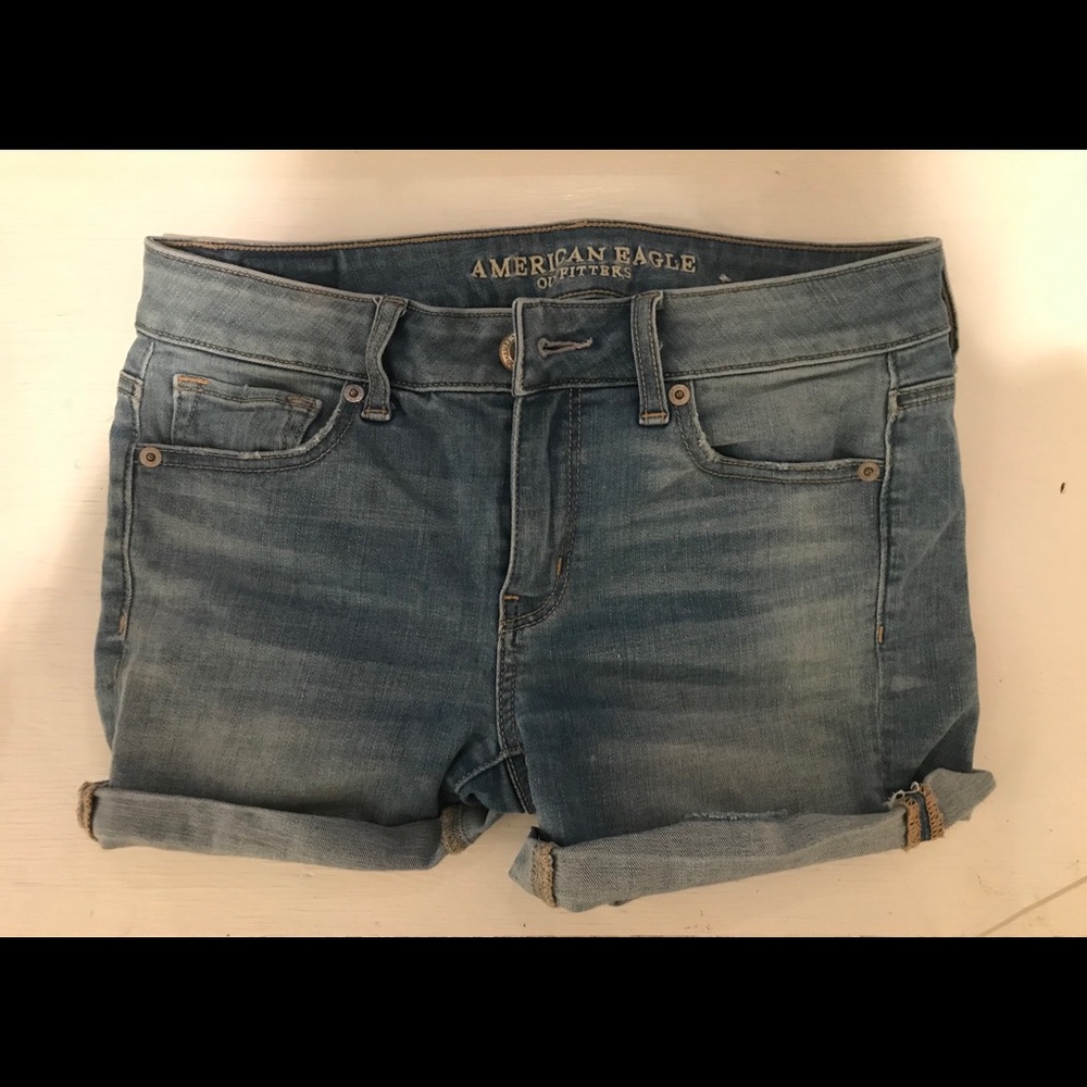 EUC American Eagle Light Wash Jean Shorts Size 4 - Picture 2 of 5